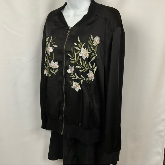 Supply & Demand Womens XXL black silky satin embroidered zip front jacket - Picture 2 of 8
